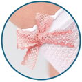 detail dievčenských jemných ponožiek Ariana Knittex, biele s ružovou mašľou