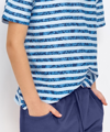 detail modrého chlapčenského pyžama Noah 2949 Taro s krátkym rukávom, vreckami