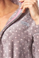 detail fialového dámskeho županu 9156 ZPPR L&L s kapucňou, vreckami