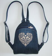 dámsky batoh z recyklovanej riflovny s folklórnou výšivkou vtáčiky Hand Made Línia