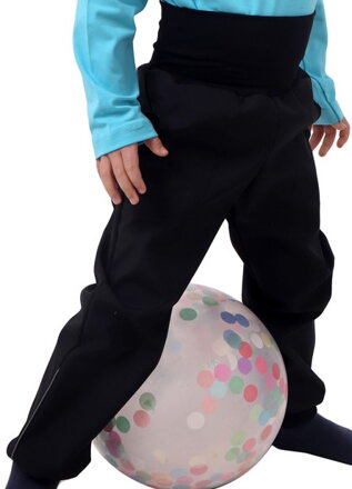 čierne detské softshellové nohavice Jožánek s vreckami, patentom