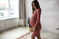 Milk & love tehotenské a dojčiace šaty rebrované s dlhým rukávom Tummy tmavo ružové
