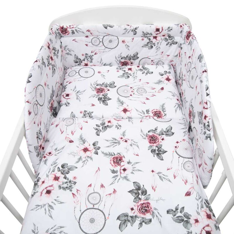 New Baby 3-dielne posteľné obliečky 100/135 cm biele kvety a pierka